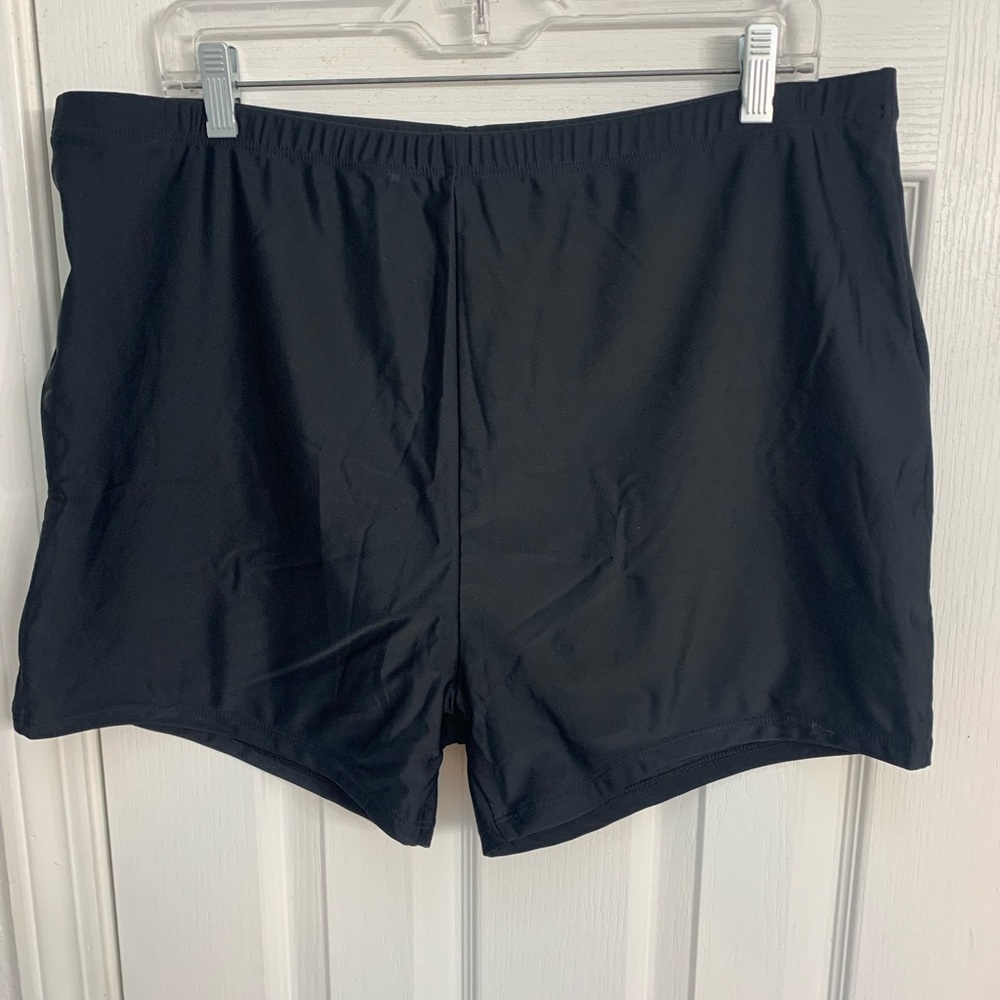 NWOT Ladies Black Shorts Size 22